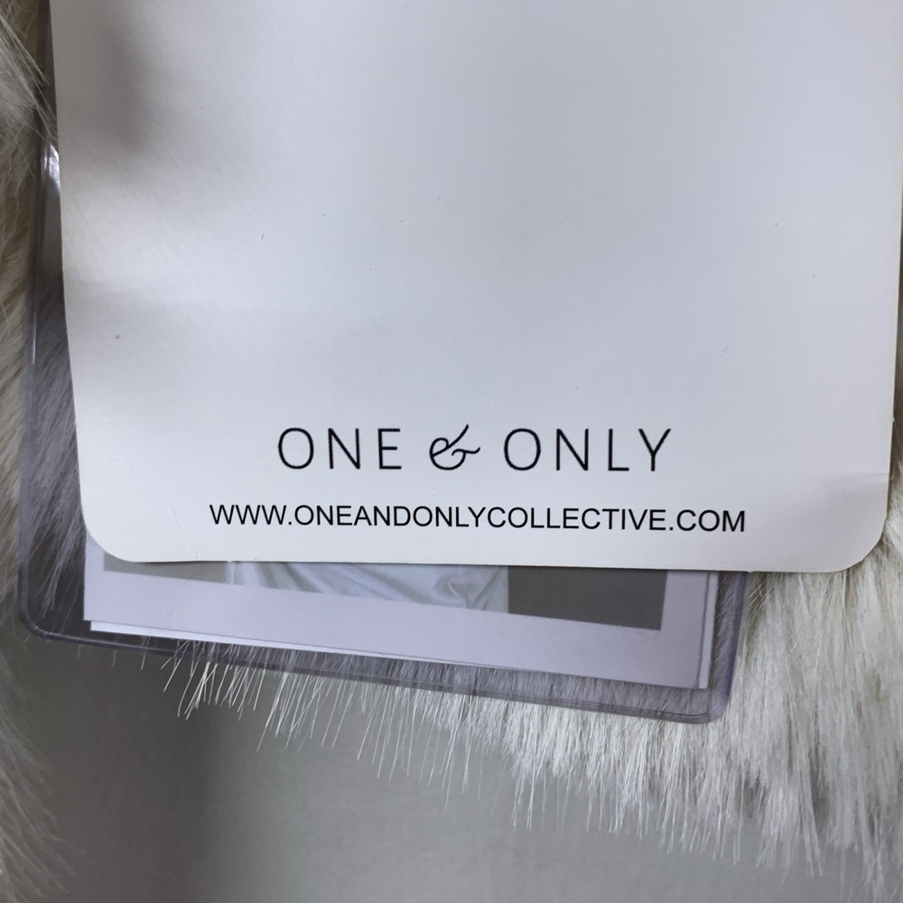 One and Only Fuzzy Cream Jacket NWT Small White Faux Fur Hook & Eye Closure - Picture 7 of 11